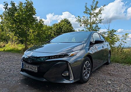 Toyota Prius 1.8-l-VVT-i Plug-in Executive 8x bereift