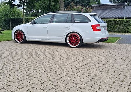 Skoda Octavia 2.0 TDI DSG RS Combi RS