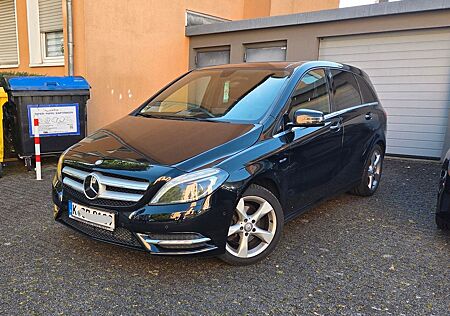 Mercedes-Benz B 200 CDI Edition 1 Pano*Leder*Xenon*Scheckheft