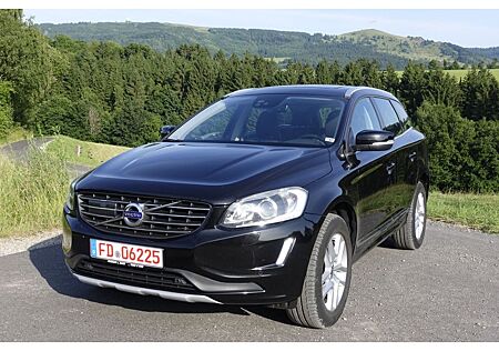Volvo XC 60 XC60 Summum AWD D5 DPF / BusinessP./Pano/Rückfah