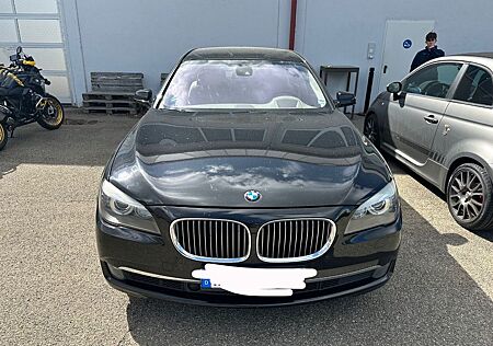 BMW 750Li -
