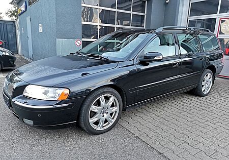 Volvo V70 Kombi D5 AWD 4x4 Summum Lückenlos Scheckheft