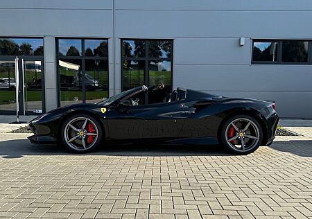 Ferrari F8 Spider-Carbon-Lift-JBL-Kamera-AFS-ADAS