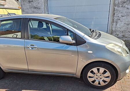 Toyota Yaris Sol 1,0-l-VVT-i Sol