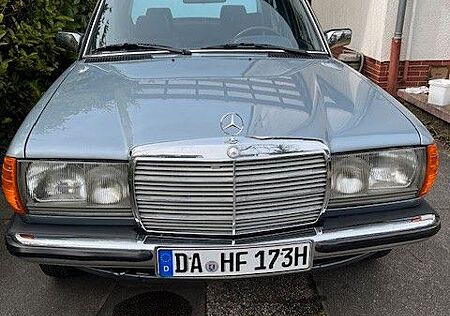 Mercedes-Benz 230 E