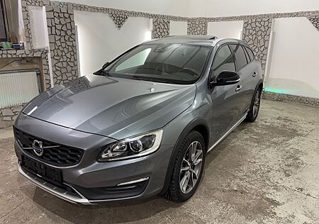 Volvo V60 Cross Country Summum AWD Spurh.Totw.ACC Voll