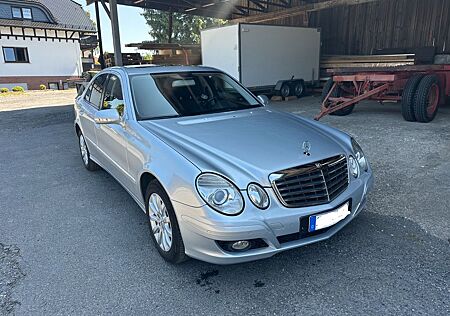 Mercedes-Benz E 220 CDI CLASSIC Classic AHK 8-fach bereift TOP