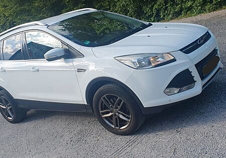 Ford Kuga 1,5 EcoBoost 2x4 110kW Trend, Winterpaket