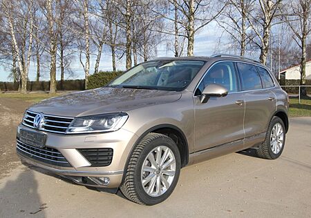 VW Touareg Volkswagen 3.0 Hybrid Tiptronic Exclusive Langstr.