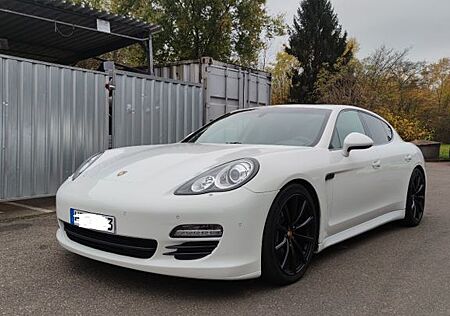 Porsche Panamera 4 -Sport Aga