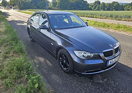 BMW 320i -