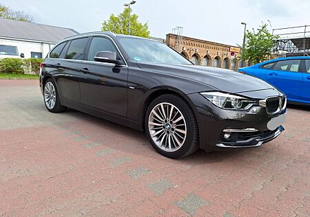 BMW 320i Touring Luxury Line Luxury Line