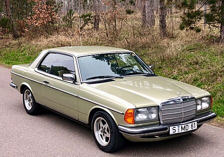 Mercedes-Benz 230 CE, C, W123 Coupe, C123, Rostfrei.