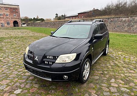 Mitsubishi Outlander 2.4 Dakar / Automatik