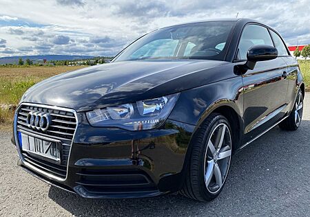 Audi A1 1.2 TFSI Attraction S-Line Felgen 8 fach ber.