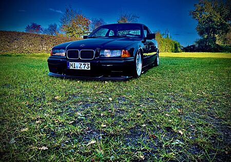 BMW 320i Coupe
