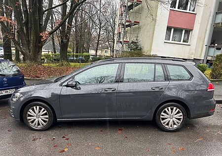 VW Golf Volkswagen 2.0 TDI SCR Variant - NAVI+PANO+MASSAGE+