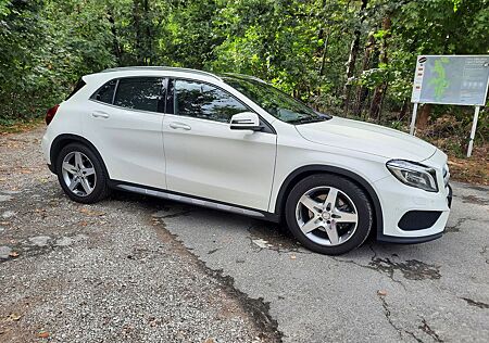 Mercedes-Benz CLA 250 DCT 4MATIC AMG Line