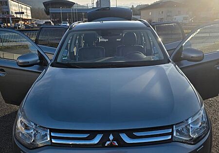 Mitsubishi Outlander 2.2 DI-D Intense 4WD TC-SST Intense