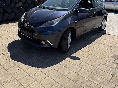 Toyota Aygo (X) 1,0 - 1. Hand - Service NEU - TÜV 10/27