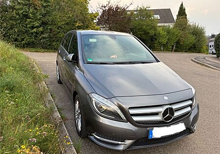 Mercedes-Benz B 200 -