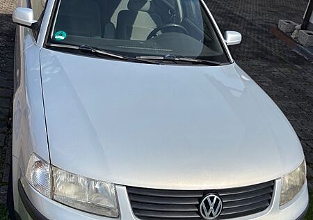 VW Passat Variant Volkswagen 1.6 Basis Variant Basis