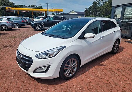 Hyundai i30 cw*P.-DACH*NAVI*LEDER*SHZ*RKF*BI-XENON*