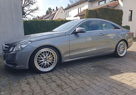 Mercedes-Benz E 200 Coupé BlueEF. ELEGANCE TÜV Neu