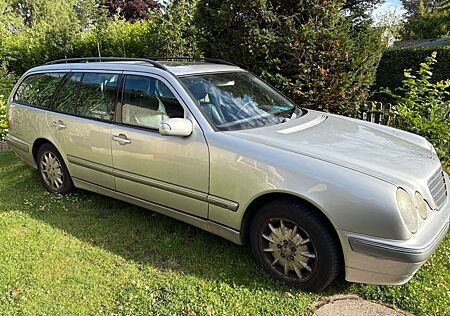 Mercedes-Benz E 280 T 4MATIC Leder, AHK