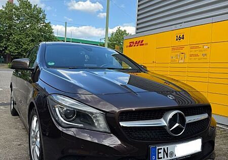 Mercedes-Benz CLA 180 Shooting Brake Urban - Pano, Anhänger