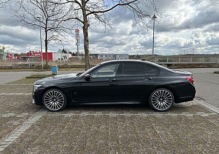 BMW 750i xDrive, M Paket, Individual Leder, B&W