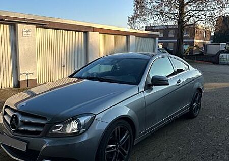 Mercedes-Benz C 250 Coupé Autom. -