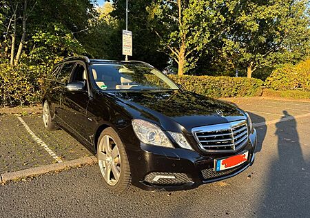 Mercedes-Benz E 200 T AVANTGARDE NAVI PANO SHZ XEN AHK