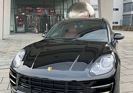 Porsche Macan Turbo 8-fach bereift Vollausstattung