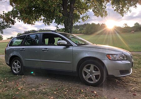 Volvo V50 1.8 mit 167.465KM,Scheckheft,AHK,Xenon,Aluf.