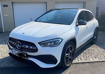 Mercedes-Benz GLA 250 DCT -