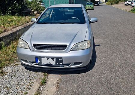 Opel Astra Coupé 2.2 16V -