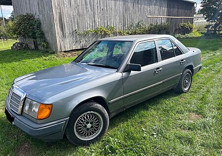 Mercedes-Benz E 230