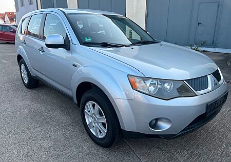 Mitsubishi Outlander 2.4 Inform 4X4*AHK*