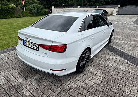 Audi A3 1.4 TFSI S line / TÜV Neu / Zahnriemen Neu