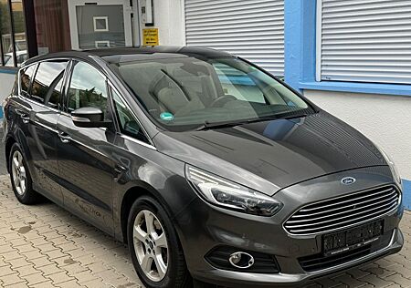 Ford S-Max Titanium