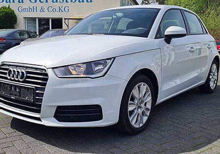 Audi A1 /Wunderschön/voll Scheckheft/8 x Alu