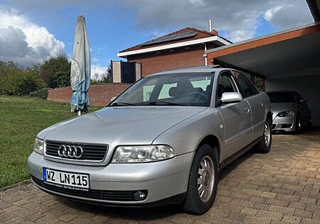 Audi A4 1.6 -