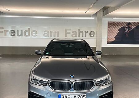 BMW 530d Touring A - M Paket ab Werk
