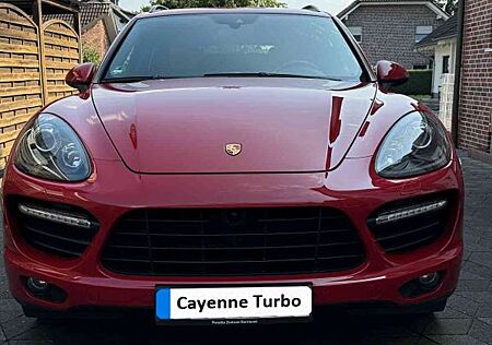 Porsche Cayenne Turbo mit neuer Approved und Wartung