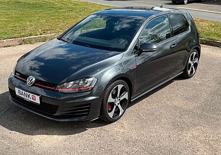 VW Golf Volkswagen VII Lim. GTI BMT