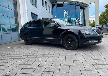 Skoda Superb 2.0 4x4 Eleg.*Panorama* Navi* Xenon*