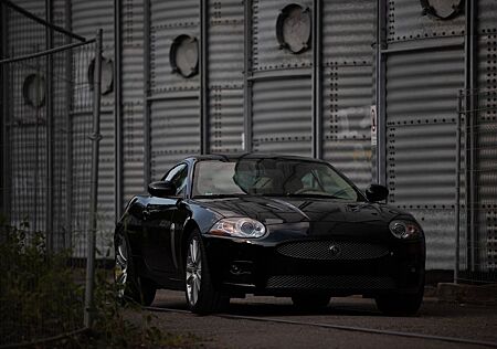 Jaguar XKR gebraucht kaufen Jaguar XKR Coupé Schönheit - seltene Kombi beige-carbon