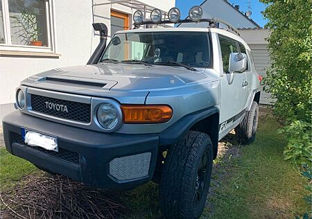 Toyota FJ Cruiser / Geländewagen