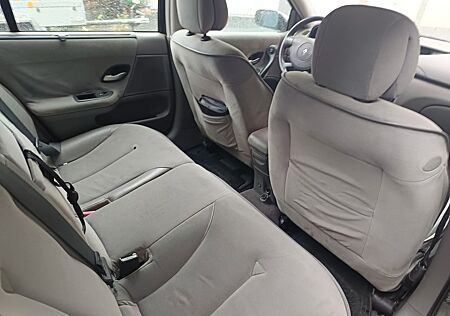 Renault Laguna Authentique 1.8 16V Auto Grandtour Au...
